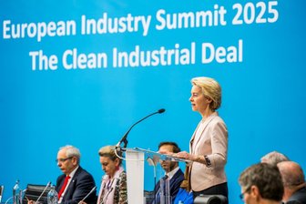 Waldenburger Unternehmerin trifft Ursula von der Leyen - EU-Kommissionspräsidentin Ursula von der Leyen spricht vor Unternehmern in Antwerpen.