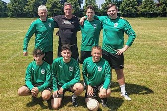 Waldkirchen auf Platz 1 - Das Meisterteam: Rigo Völkel (hinten von links), Guido Goldmann, Björn Mothes, Luca Woida, Richard Völkel (vorne von links), Lukas Dietel und Jörg Mothes. 