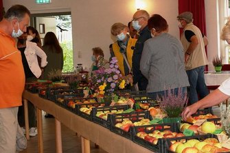 Waldkirchener Apfeltage: Wie der Klapperapfel zu seinem Namen kam - 60 Apfelsorten hatten die Veranstalter zusammengetragen, darunter befanden sich historische und neue Sorten.