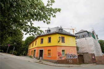 Walkgasse: Stadt Plauen will ein besonderes Grundstück kaufen - Früher befand sich in der Walkgasse 2 eine Bäckerei. Das Gebäude Ecke Mühlgraben/Böhlerstraße könnte sich gut einfügen ins Ensemble mit Weisbachschem Haus (rechts), Walkmühle und Weberhäusern