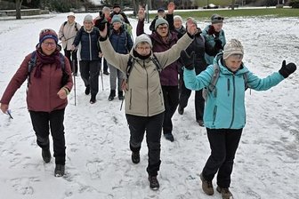 Wanderer auf Tour im Erzgebirge - Beim 39. Auer Schneekristall waren auch die Wanderfreunde Chemnitz-Siegmar dabei.
