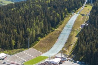 Wanderer treffen sich in Klingenthal - Die Vogtland-Arena Klingenthal ist am 17. September Start- und Zielpunkt für den Tag des Wanderns.
