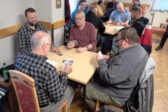 Wandern im Erzgebirge und Skat in Leubsdorf: Vier Tipps für das Wochenende rund um Flöha und Freiberg - Das Marbacher Skatturnier erlebt am Wochenende seine 30. Auflage bei Augustusburg.