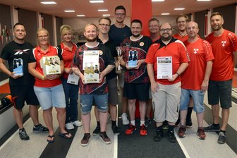 Wanderpokal bleibt in Lengenfeld: Glücksmomente bei den Keglern zum Parkfest - Die Sieger des Kegelturniers beim Parkfest Lengenfeld 2024: (von links) SV RW Treuen/2. Platz; VfB Lengenfeld/Sieger und ESV Neuaubing/3. Platz.
