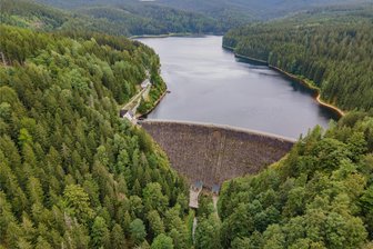 Wanderweg an der Talsperre Sosa wegen Bauarbeiten zeitweise gesperrt - Die Talsperre Sosa. Weil die Landestalsperrenverwaltung dort Arbeiten ausführen lässt, ist der Wanderweg tageweise gesperrt.