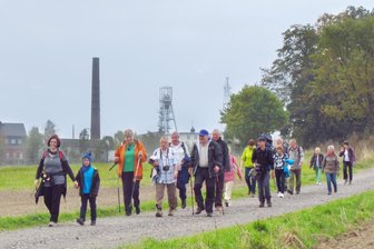 Wanderwochenende in Freiberg: Wer kann Gäste aus Walbrzych aufnehmen? - Bei den gemeinsamen Wanderwochenenden mit Wanderfreunden aus Walbrzych und Freiberg stehen verschiedene Ausflüge auf dem Programm. So hier an der Reichen Zeche in Freiberg, nahe Herders Ruh, 2014.