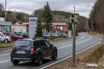 Wann kommen Auerbachs neue Blitzer? Jetzt steht es fest - Der Blitzer auf der Wernesgrüner Straße ist vielen bekannt. Bald gibt es in Auerbach drei neue Blitzer.
