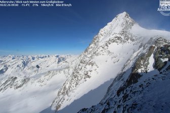 „War das damals alles richtig?“: Was den Chemnitzer Bergsteiger Jörg Stingl beim tragischen Tod am Großglockner umtreibt - Der Stüdl-Grat fällt steil nach Süden vom Großglockner ab. Am 18. Januar 2025 nahmen ein Mann und seine Freundin den Grat in Angriff. Die Frau erfror später in der Nacht.