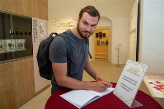 War schön hier: Was Besucher der Sonderausstellung im Schloss Augustusburg ins Gästebuch schreiben - Frieder Lamnek aus Mittweida besuchte gestern die Sonderausstellung „Kurfürst mit Weitblick“ im Schloss Augustusburg und trug sich dabei auch ins Gästebuch ein.