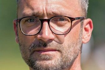 Warmlaufen für den Sachsenpokal - TSV-Trainer Christian Schulze.
