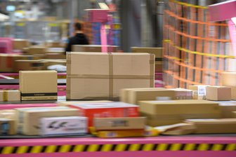 Warnstreik bei DHL: Paketzustellung kann sich heute in Sachsen verspäten - In den DHL-Paketzentren haben bundesweit Beschäftigte in der Nacht zu Mittwoch ihre Arbeit niedergelegt, um ihren Lohnforderungen Nachdruck zu verleihen.