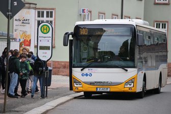 Warnstreik: Busfahrer im Landkreis Zwickau legen am Mittwoch die Arbeit nieder - Regionalbusse wie dieser der Linie 140 werden am Mittwoch nur selten zu sehen sein.