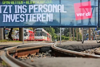 Warnstreik im Landkreis Zwickau: Diese Busse und Bahnen sind betroffen - Die Straßenbahnen der Städtischen Verkehrsbetriebe bleiben am Montag im Depot.