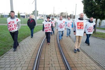 Warnstreik im Öffentlichen Nahverkehr: Plauener Straßenbahnen betroffen - 108 Mitarbeiter - die Fahrer der Plauener Straßenbahn GmbH sowie Gleis- und Oberleitungsbauer und Kollegen der Verwaltung und der Werkstatt sind seit 3 Uhr morgens, kurz vor Beginn der ersten Schicht, im Warnstreik.