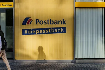 Warnstreiks bei der Postbank treffen auch Ost-Länder - Beschäftigte der Postbank wollen mit Warnstreiks und Kundgebungen den Druck in den Tarifverhandlungen erhöhen. (Archivbild) 