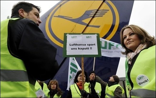 Warnstreiks bei Lufthansa führen zu Flugstreichungen - Warnstreiks bei der Lufthansa haben zu teils erheblichen Verspätungen und Streichungen von Flügen geführt. Betroffen sind alle Flüge der Fluggesellschaft von und zu den Flughäfen Frankfurt am Main und Berlin. 