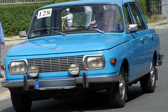 Wartburg im Wert von 20.000 Euro in Zwickau gestohlen – war es der Weihnachtsmann? - Ein Wartburg 353. Ein weißes Exemplar dieses Typs samt Startnummer-Aufdruck „83“ wurde in Zwickau gestohlen.