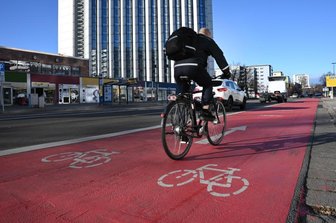 Warten auf Fördergeld: Radweg-Projekte ausgebremst - Die neue Spur für Radfahrer auf der Brückenstraße 