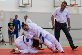 Warten, bis der Arzt kommt: Mittweidaer Neurologe „rettet“ Landesmeisterschaft der Judo-Senioren - Daniela Rudolph (oben) gewann beim Heimspiel in Mittweida zweimal Gold.