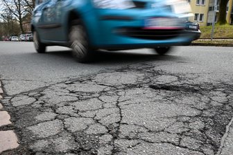 Warum 2025 für Chemnitz trotz Kulturhauptstadt ein ziemlich verlorenes Jahr werden könnte - Auch Chemnitz hat ein Infrastrukturproblem. Für die Sanierung der Straßen und Brücken steht der Stadt regelmäßig zu wenig Geld zur Verfügung. Das dürfte sich auf absehbare Zeit kaum ändern. Und neue Schwierigkeiten kommen hinzu.