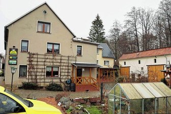 Warum 24 Kinder ohne Schule lernen - Der Treffpunkt der Lerngruppe. Die Organisatoren sagen, sie würden Inhalte des sächsischen Lehrplans vermitteln. Eine Überprüfung durch staatliche Stellen findet aber nicht statt. 