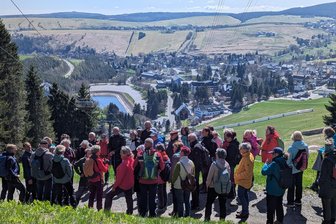 Warum 50 Leute fünfeinhalb Stunden lang in Oberwiesenthal Erzgebirgskrimi „gucken“ - Die Tour auf den Spuren des Erzgebirgskrimis bot unzählige tolle Ausblicke.