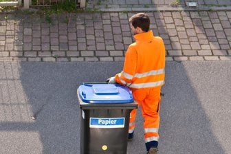 Warum Altpapiertonnen im Vogtlandkreis jetzt mit Transpondern ausgerüstet werden - Papiertonnen im Vogtlandkreis erhalten Transponder.