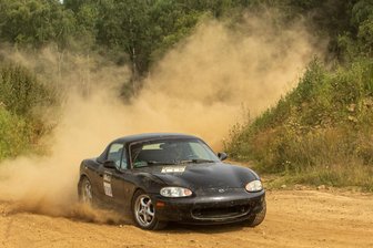 Warum Annaberger Autopiloten die Motorradgeländepiste in Marienberg nutzen - Maximilian Mehner vom AMC Annaberg stellte sein Auto für Kinderfahrten zur Verfügung.