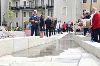 Warum auf Flöhas neuem Marktplatz nun Wasser fließt - Der große Moment in der Alten Baumwolle: Der neue „Mühlgraben“ wird geflutet.