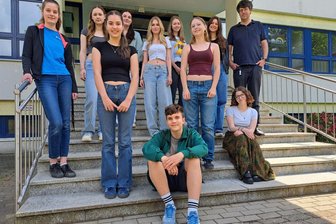 Warum Augustusburger Schüler und Schülerinnen in den Sommerferien mit ihrem Lehrer nach Hiddensee fahren - Einige Schüler und Schülerinnen des Regenbogen-Gymnasiums in Augustusburg fahren in den Sommerferien mit ihrem Biologie- und Chemielehrer Jan Bandemer (rechts)nach Hiddensee.
