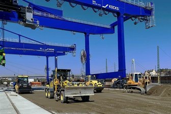 Warum Bauen auch für Vogtlandfirmen zum Risiko wird - Der VSTR Rodewisch baut das Güterverkehrszentrum in Hof für ein Auftragsvolumen von über 15 Millionen Euro: Hier bezahlt mit der Stadt Hof die öffentliche Hand. Aber gerade bei Kommunen und Landkreisen ist nicht klar, ob sie das Risiko gestiegener Materialkosten abfangen. Das gewährleistet derzeit nur der Bund.