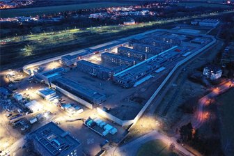 Warum brennt auf Zwickaus Gefängnis-Baustelle auch nachts Licht? - Das Gefängnis in Marienthal ist seit Jahren Zwickaus größte Baustelle.