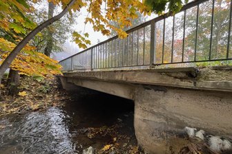 Warum Brückenbau im Vogtland verschoben wird - Der Bau der Triebelbachbrücke an der Mühlleithe in Bösenbrunn soll nun 2026 stattfinden.