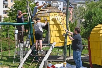 Warum Büroangestellte in Oederan in Gummistiefeln stecken - Putz- und Malaktion der Mitarbeiter der Stadtverwaltung Oederan.