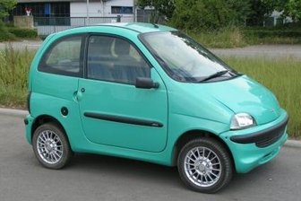Warum dürfen  Mopedautos außerorts fahren? - Braucht nur ein Versicherungskennzeichen, kann aber auch nicht schneller als 45 Kilometer pro Stunde fahren: Ein Leichtkraftfahrzeug der Marke Ligier.