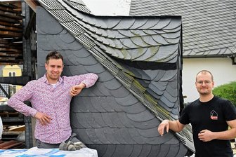 Warum Dachdecker-Jungs aus Burgstädt andere Wege gehen - Franziskus und Maximilian Stopp (von links) gehören zur vierten Generation des Burgstädter Dachdeckerbetriebes. Doch bevor sie die Familientradition weiterführen, haben sie erstmal ihre eigene Firma gegründet. 