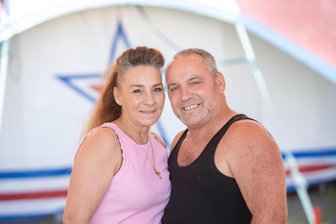 Warum das Gastspiel in Plauen für den Circus Paul Busch ein besonderes ist: „Hier habe ich sie gefragt“ - Zirkusehepaar Natascha und Henry Frank haben den legendären Circus Paul Busch neu erfunden.