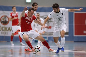 Warum das Heimrecht für HOT 05 Futsal gegen den Hamburger SV ein Nachteil sein könnte - Nach dem Heimspiel gegen Weilimdorf (Foto) steht Dmytro Sorokin (im Zweikampf links) und Co. im Hot-Sportzentrum gleich das nächste Spitzenspiel ins bevor.