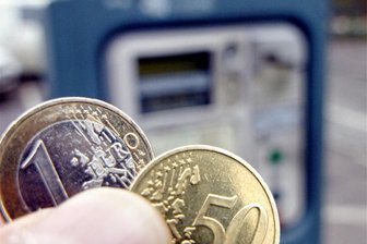 Warum das Parken am Bahnhof in Stollberg künftig Geld kostet - Am Stollberger Kulturbahnhof will die Stadt künftig Gebühren erheben. Das Fundament für den Parkscheinautomat ist bereits beauftragt. Geht der Zeitplan auf, könnte dieser im zweiten Quartal in Betrieb gehen.