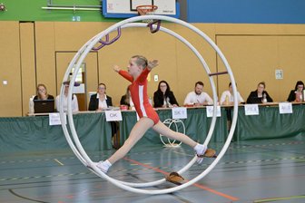 Warum das Rhönradturnen beim ESV Lok Zwickau eine runde Sache ist - Leni Fröhlich gehörte zu den Talenten des ESV Lok Zwickau, die sich bei der Sachsenmeisterschaft den Wertungsrichtern präsentierten.