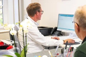 Warum der Ärztezuwachs in Sachsen kaum bei Patienten ankommt - Viel Bürokratie, wenig Zeit für Patienten.