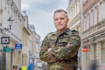 Warum der düsterste Tag im Helios-Klinikum Aue war - Jörn Hebestreit, der wohl bekannteste Offizier im Erzgebirgskreis, hat seinen Einsatz am Freitag beendet. Mit seinem Führungsstab koordinierte der Stollberger die Amtshilfe von 389 Bundeswehrsoldaten. 