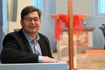 Warum der Jugendpfarrer ab März einen neuen Job antritt - Der langjährige Chemnitzer Jugendpfarrer Holger Bartsch in der Johanniskirche. Der Geistliche wird im März kommenden Jahres ein neues Amt übernehmen, nämlich das eines Kulturhauptstadtpfarrers.