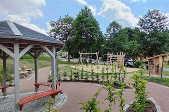 Warum der neue Mehrgenerationenplatz ein Anlaufpunkt für alle Holzhauer ist - Der Mehrgenerationenplatz in Holzhau ist am Sonnabend zum Dorffest eingeweiht worden.