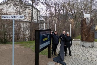 Warum der neue Monitor am Plauener Wendedenkmal so teuer ist - Der digitale Erinnerungsort am Wendedenkmal am Thomas-Küttler-Platz in Plauen.