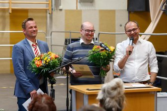 Warum der Rödlitzer Ortschronist zum Fest ordentlich gekleidet sein sollte - Stadtchronist Patrick Bochmann, Ortschronist Axel Höfer und Ortsvorsteher Lutz Weißpflug (v.l.)