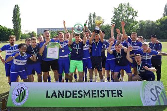 Warum der VfB Empor Glauchau den Meistertitel in der Fußball-Sachsenliga mit angezogener Handbremse feierte - Die Fußballer des VfB Empor Glauchau sind am Samstag nach ihrem letzten Saisonspiel als Meister der Fußball-Sachsenliga geehrt worden.