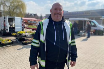 Warum der Wochenmarkt in Flöha bei Händlern und Kunden ein Dauerbrenner ist - „Der Wochenmarkt in Flöha ist mit Abstand der beste.“ Marktmeister Marco Gustke managt für die Deutsche Marktgilde insgesamt fünf Wochenmärkte.