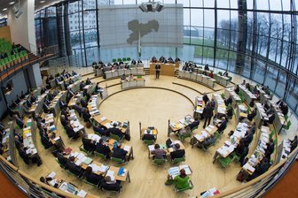 Warum die 126 Abgeordneten wieder mehr Geld erhalten -