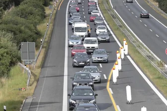 Warum die A 72 nahe Plauen ausgerechnet während der Sommerferien gebaut wird - Zwischen Plauen-Ost und Plauen-Süd starten in diesen Tagen Bauarbeiten. Die Vorbereitungen hierzu finden bereits seit einiger Zeit statt.